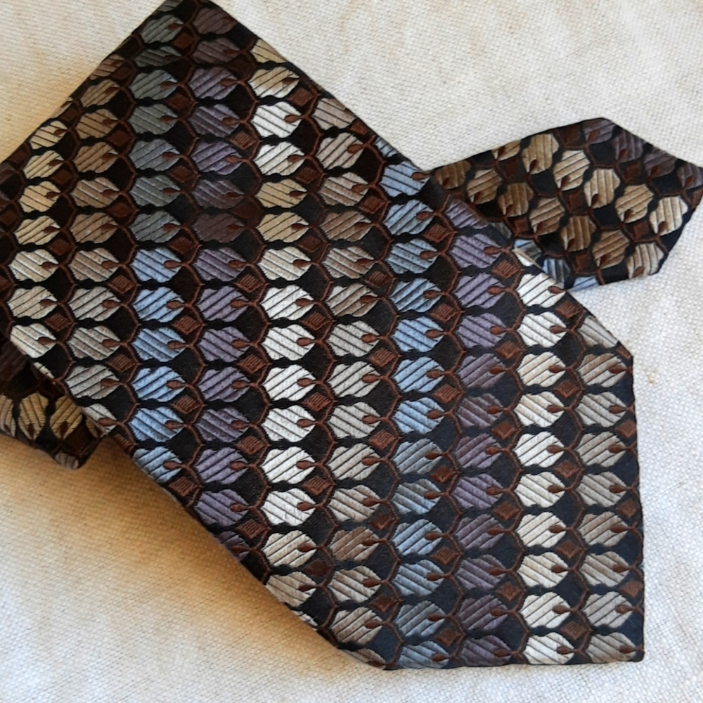 Tino Cosma tie